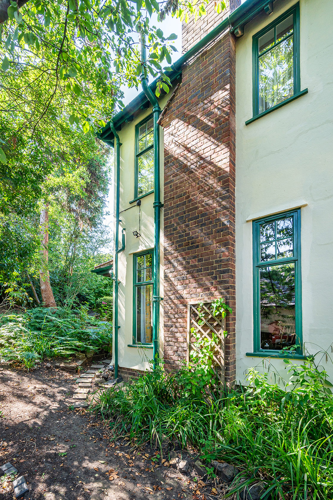 Bespoke green steel windows and doors for Art Deco style London home