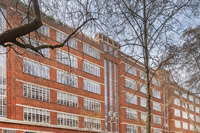 More than 300 new steel windows were chosen for Douglas House, an Art Deco office block in London.