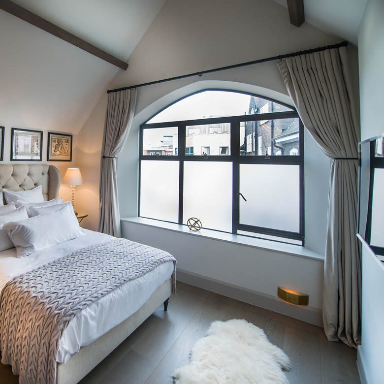 Opaque/obscure glass