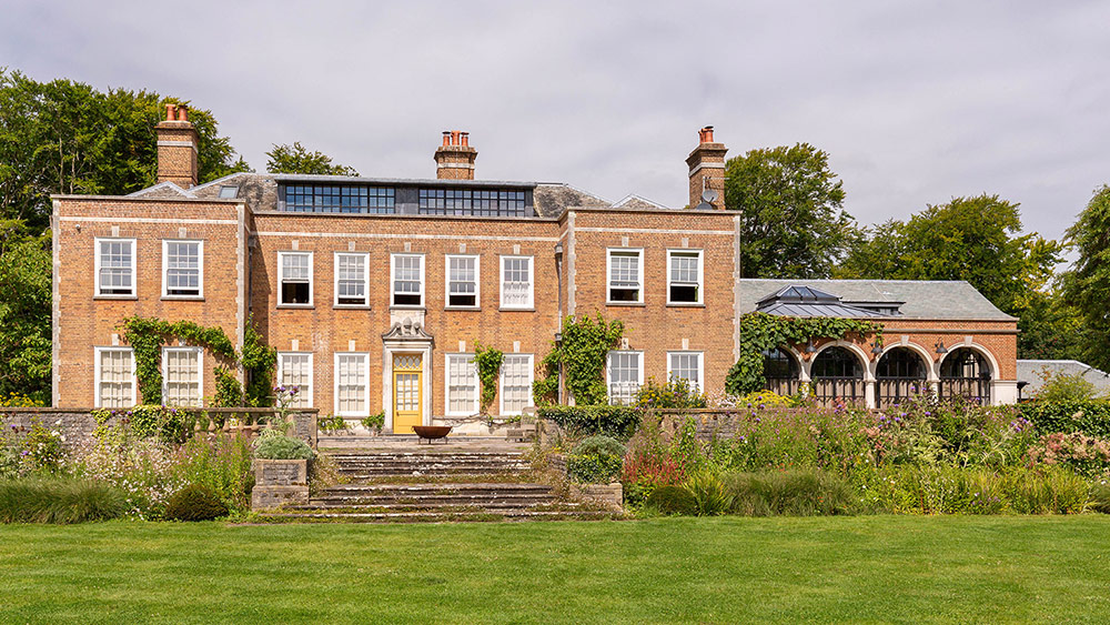 Clement EB24 steel windows and W40 steel doors in Country House
