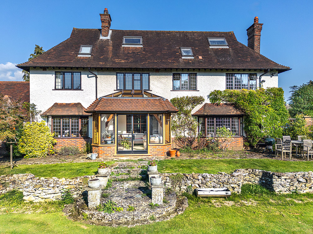 The Clement EB16 range was chosen to replace the original metal windows in this family home.