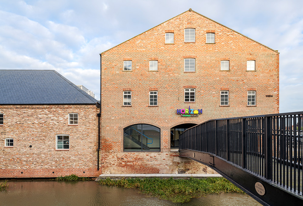 Clement steel windows at the Horizon Youth Zone in Grimsby. Photography: Gareth Gardner for John Puttick Associates