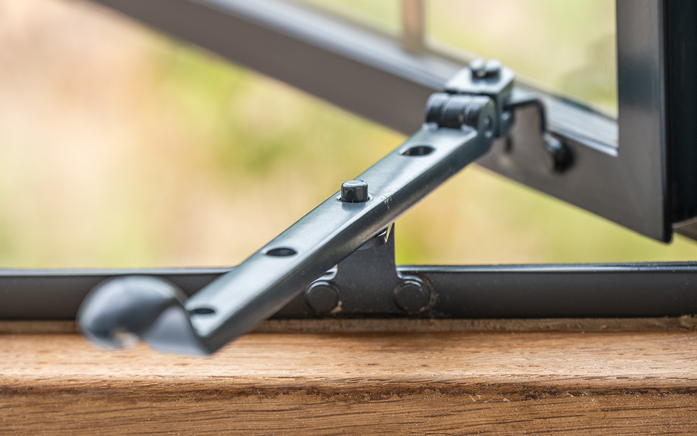 Remember to always secure your peg stay on its stay pin.